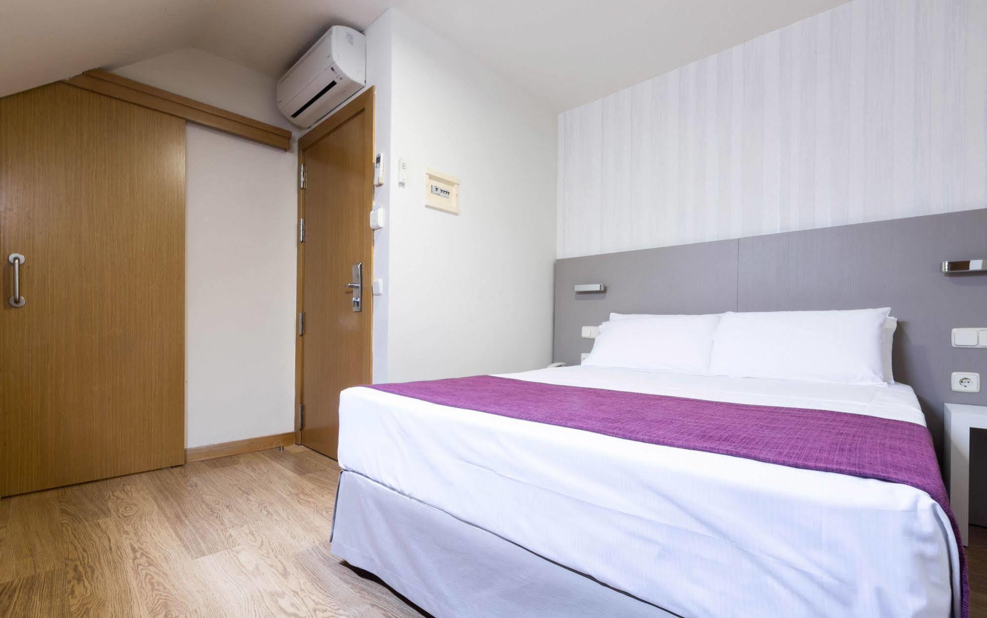 Hotel Di' Carlo Madrid Exteriér fotografie